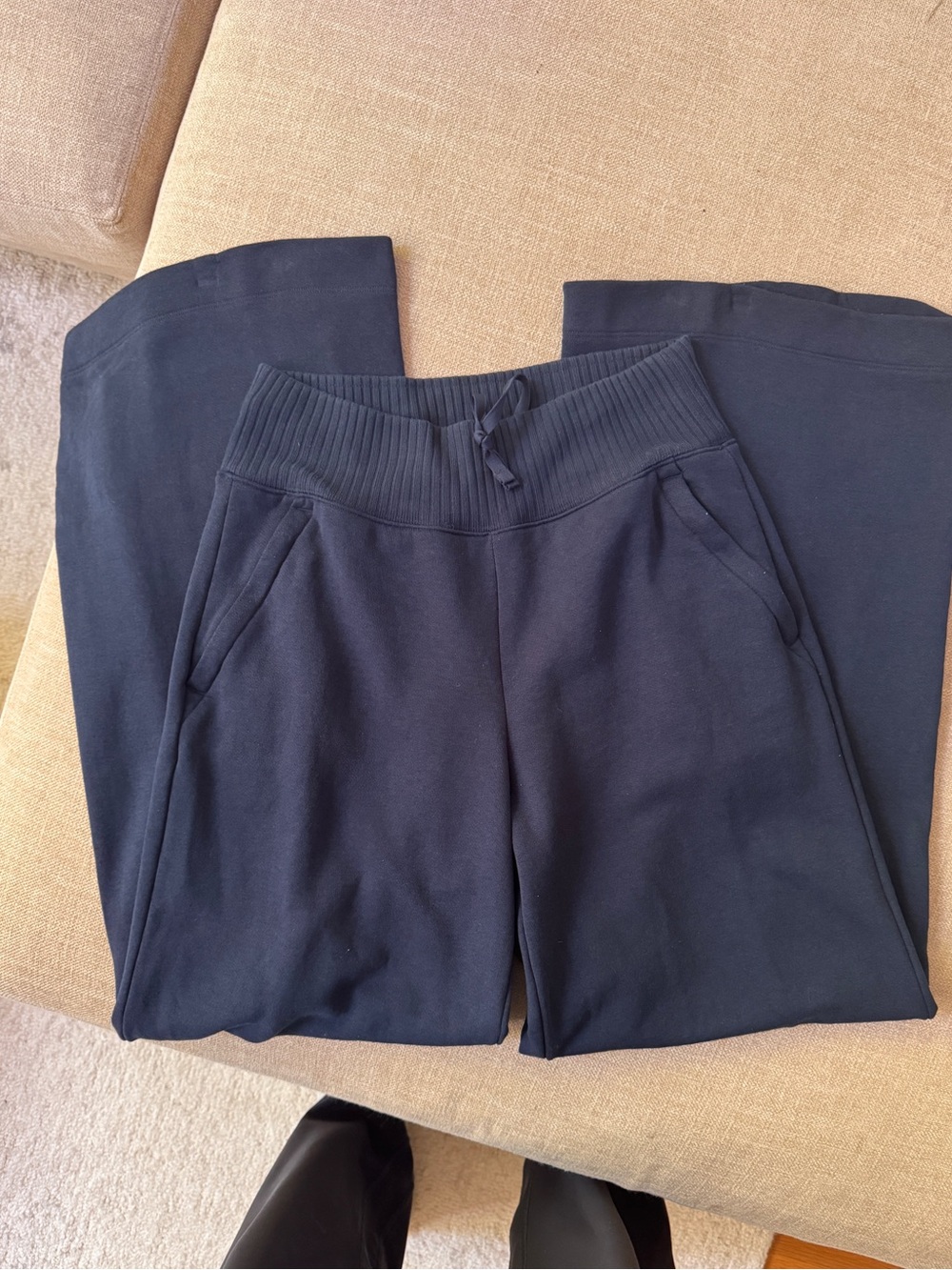 Alo Yoga Serenity Wide Leg Sweatpant - Navy.  Size Medium